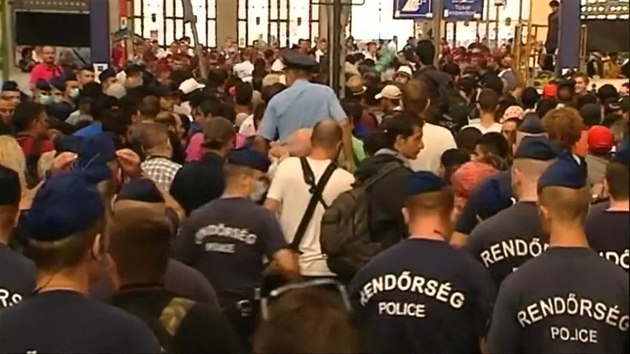 Maďarská policie vyklidila nádraží v Budapešti.