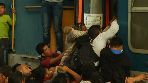 Migranti v Budapeti vzali vlak tokem. (3. z 2015)