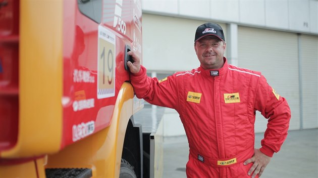 Jaroslav Valtr ped zvodem China Truck Racing Championship.