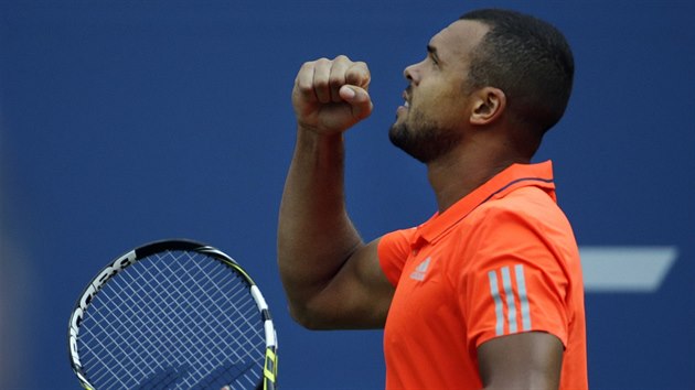 RADOST. Jo-Wilfried Tsonga oslavuje zisk fiftnu ve tvrtfinle US Open.