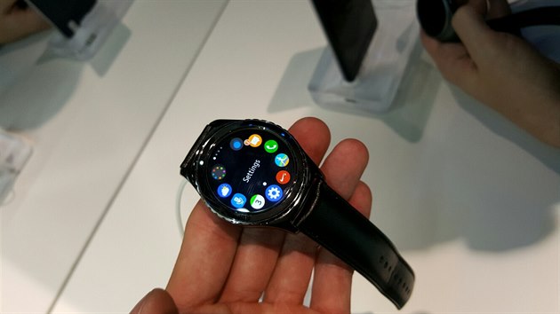 Vok Ludk: Chytr hodinky Samsung Gear S2