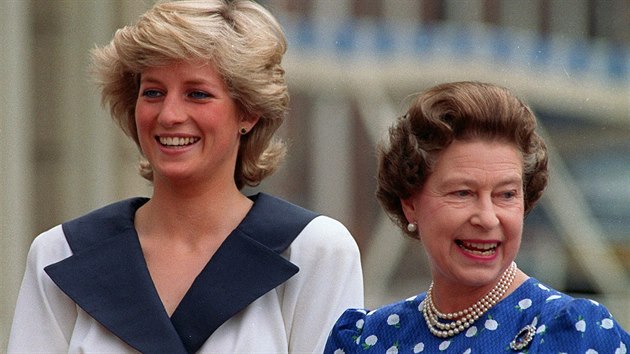 Princezna Diana a krlovna Albta II. (Londn, 4. srpna 1987)