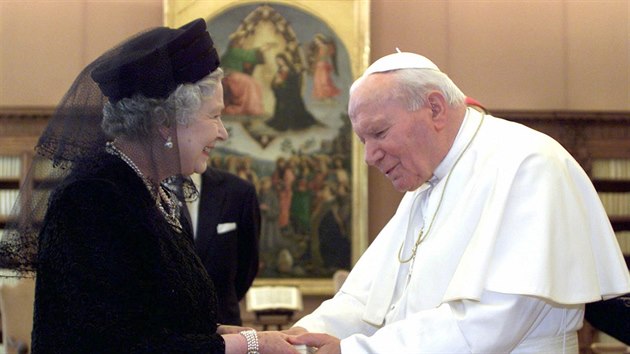 Krlovna Albta II. a pape Jan Pavel II. (Vatikn, 17. jna 2000)