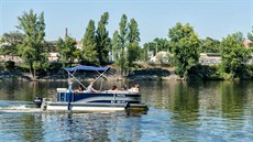 P�ívoz mezi Hole�ovicemi, �tvanicí a Karlínem brázdí Vltavu od srpna 2015