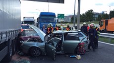 Dálnici D1 ped Prahou zablokovala hromadná nehoda pti aut (8.9.2015)