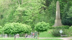 Pomník se stal přirozeným odpočinkovým místem pro pěší i cyklisty.
