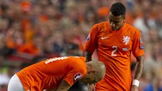 ZTRÁTA OPORY. Zran�ný nizozemský tahoun Arjen Robben se chystá st�ídat.