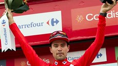 Tom Dumoulin v erveném dresu lídra Vuelty.