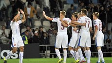 etí fotbalisté se radují z vítzství v Lotysku a postupu na EURO 2016 do...