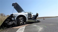 Mladá �idi�ka skon�ila po st�etu s nákla�ákem mrtvá na zemi, její auto...