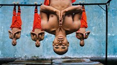 V čínském městě Čeng-čou McCurry zachytil šaolinské mnichy při tréninku.