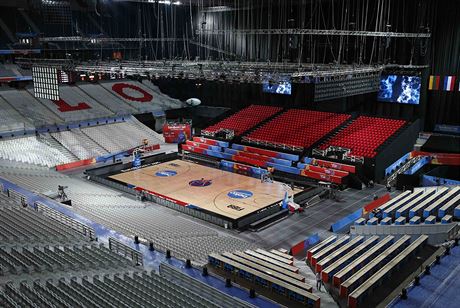 Pohled na Stade Pierre Mauroy na pedmstí Lille. Ve fotbalové arén má...