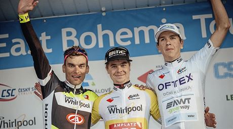 Polský cyklista v barvách hradecké stáje Whirlpool Author Pawel Cieslik (vlevo)...
