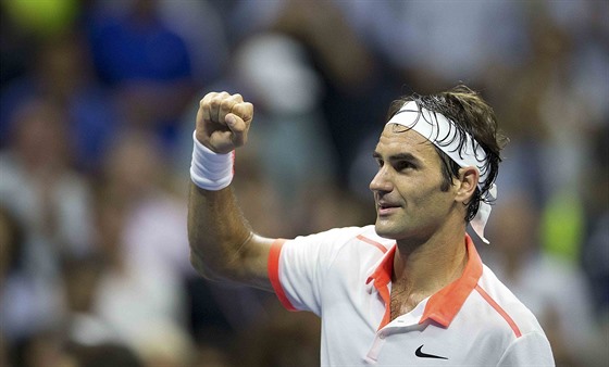 VE FORM. Roger Federer se raduje po tvrtfinálovém duelu na US Open.