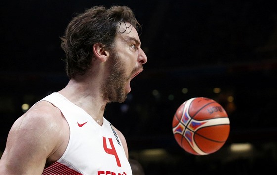 ÍLENÁ RADOST. Hvzda panlských basketbalist Pau Gasol.