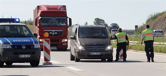 Nmecko ve stedu odpoledne zahájilo kontroly na hranicích s eskem a Polskem.