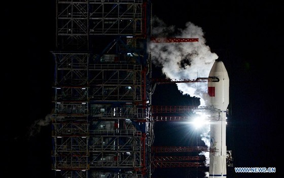 ínská raketa chang eng-3B, která nový satelit vynesla do vesmíru