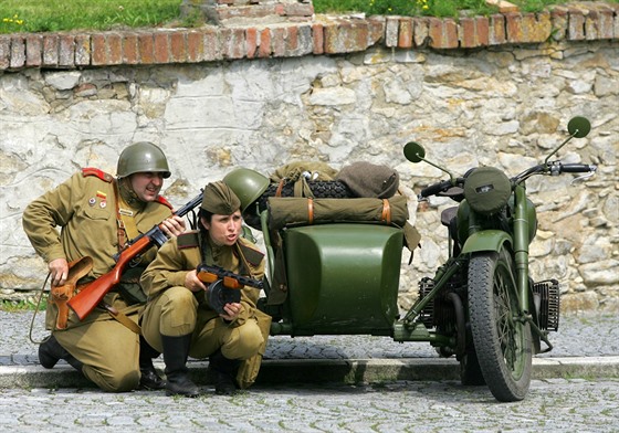 Události z druhé svtové války si v Námti pipomínají také simulovanou bitvou.