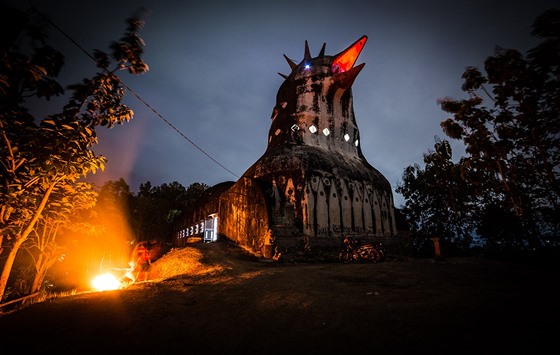 Gereja Ayam, Chicken church, Slepií chrám (...i kdy by mlo být spí kuecí)....