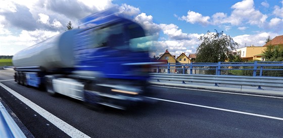 Pro kamiony nad dvanáct tun je od pondělí dočasně neprůjezdný hraniční přechod do Polska v Habarticích (ilustrační snímek).