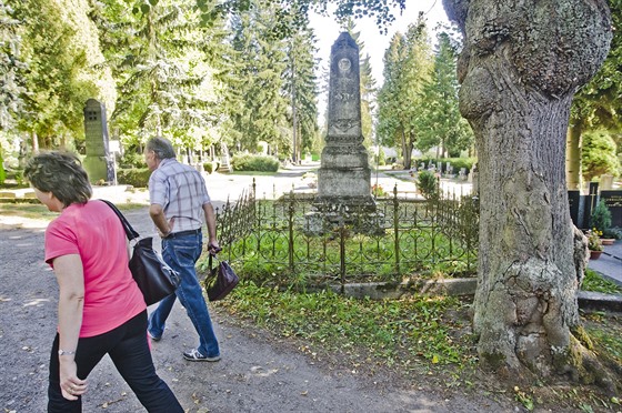 Majitelé Dlnického domu chtjí upravit náhrobek Franze Gottfrieda Czapa, který...
