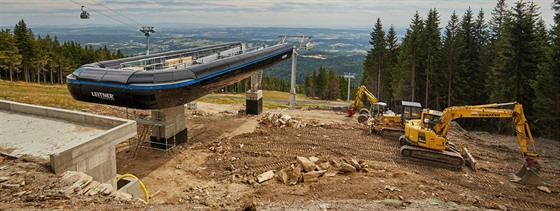 Stavba nové lanovky Hofmanky express v Krkonoších.