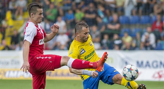 David Hubáek (vpravo), ilustraní snímek z podzimního duelu Zlín vs. Slavia