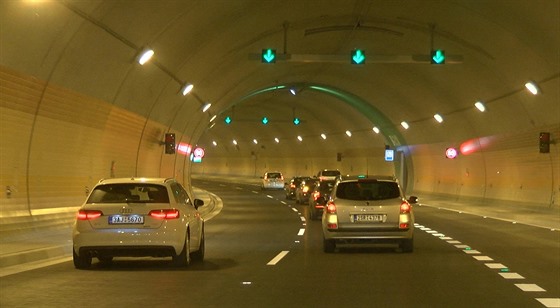První auta vjela do tunelu Blanka 19. záí 2015.