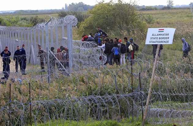 Maďarsko porušilo zadržováním uprchlíků na hranicích právo EU, rozhodl soud