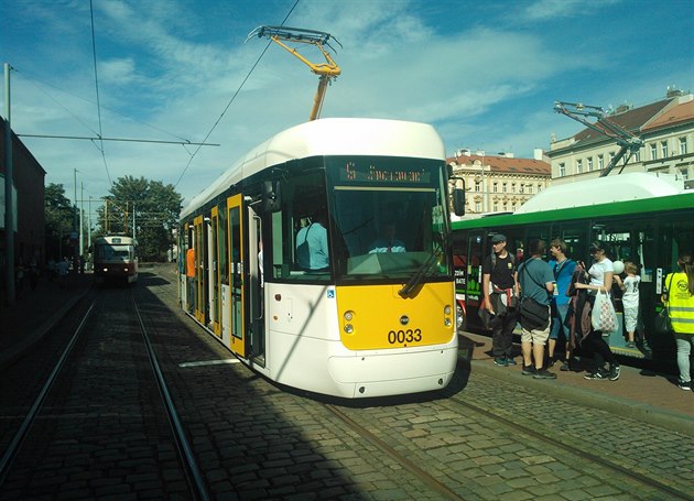 V rámci Evropského týdne mobility vyjela s cestujícími poprvé na tra tramvaj...