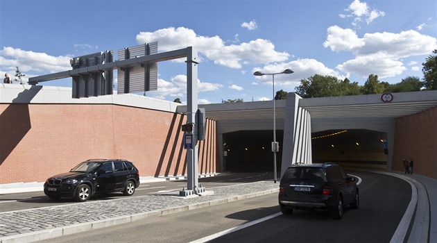 První auta vjela do tunelu Blanka v sobotu 19. zá�í 2015 ve 14:40 hodin.