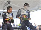 Sebastien Ogier (vpravo) a Julien Ingrassia slaví triumf v Australské rallye i...