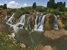 Vodopády na ece Yaniktar Dersi poblí msta Muradiye