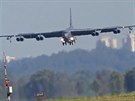 Dny NATO 2015 - pílet strategického bombardéru B-52 na letit v...