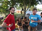 etí dobrovolníci pomáhají bencm v chorvatském Beli Manastiru (18. záí...