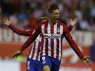 Fernando Torres z Atlétika Madrid slaví svj gól proti Barcelon.
