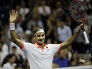 JSEM VE FINÁLE! Roger Federer se raduje po postupu do finále US Open.