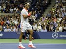 POVEDLO SE. Roger Federer se raduje z úspn zvládnutého semifinále US Open.