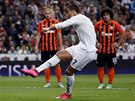 GÓL Z PENALTY. Cristiano Ronaldo z Realu Madrid skóruje proti achtaru Donck.