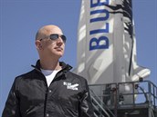 Jeff Bezos ped raketou New Shepard