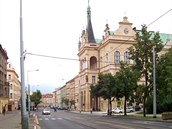 Domy pod historickou budovou nuselské radnice v Táborské ulici, které ještě...