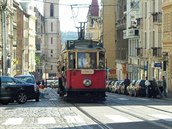 Historická tramvaj v ulici Milady Horákové.