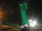 Noční osvětlení skokanských můstků Jiřího Rašky ve Frenštátě pod Radhoštěm.
