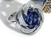 Nejcennjm perkem v cestovn kolekci Tiffany je tento platinov prsten se...
