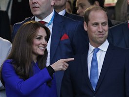 Princ William a vévodkyn Kate sledují zahájení MS v ragby.