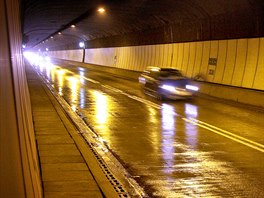 12. MÍSTO: Strahovský tunel (Praha) - Dva kilometry dlouhý tunel, který spojuje...