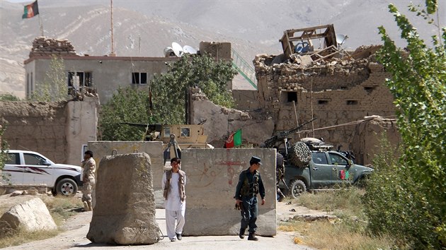 Nsledky toku na vznici v afghnsk provincii Ghazn (14. z 2015)