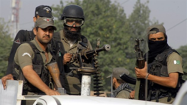 Pkistnsk Taliban zatoil na vojenskou zkladnu u msta Pvar (18. z 2015)