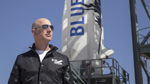 Jeff Bezos ped raketou New Shepard