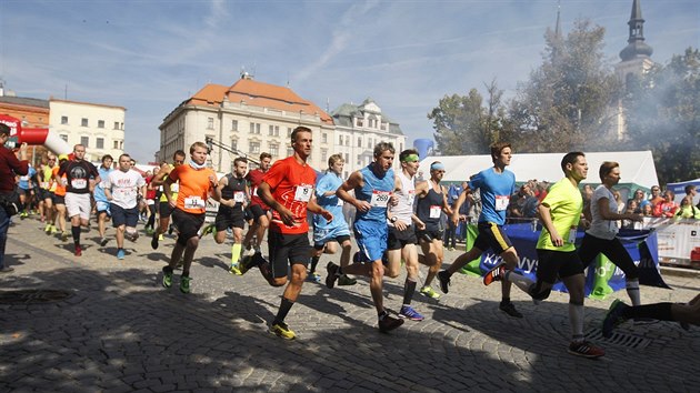 V Jihlavě se o víkendu běžel půlmaraton. Utkali se i závodníci na koloběžkách.